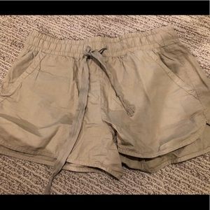 Lou & great khaki dolphin shorts